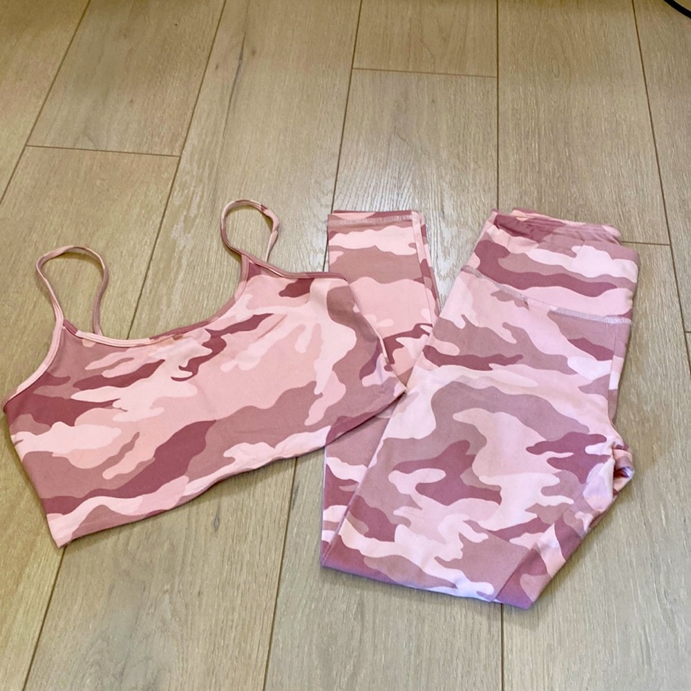 Women's Forever 21 Size Medium Camo High Rise Athletic Legging Set